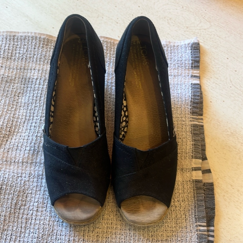 women’s Toms wedges all black size 7
